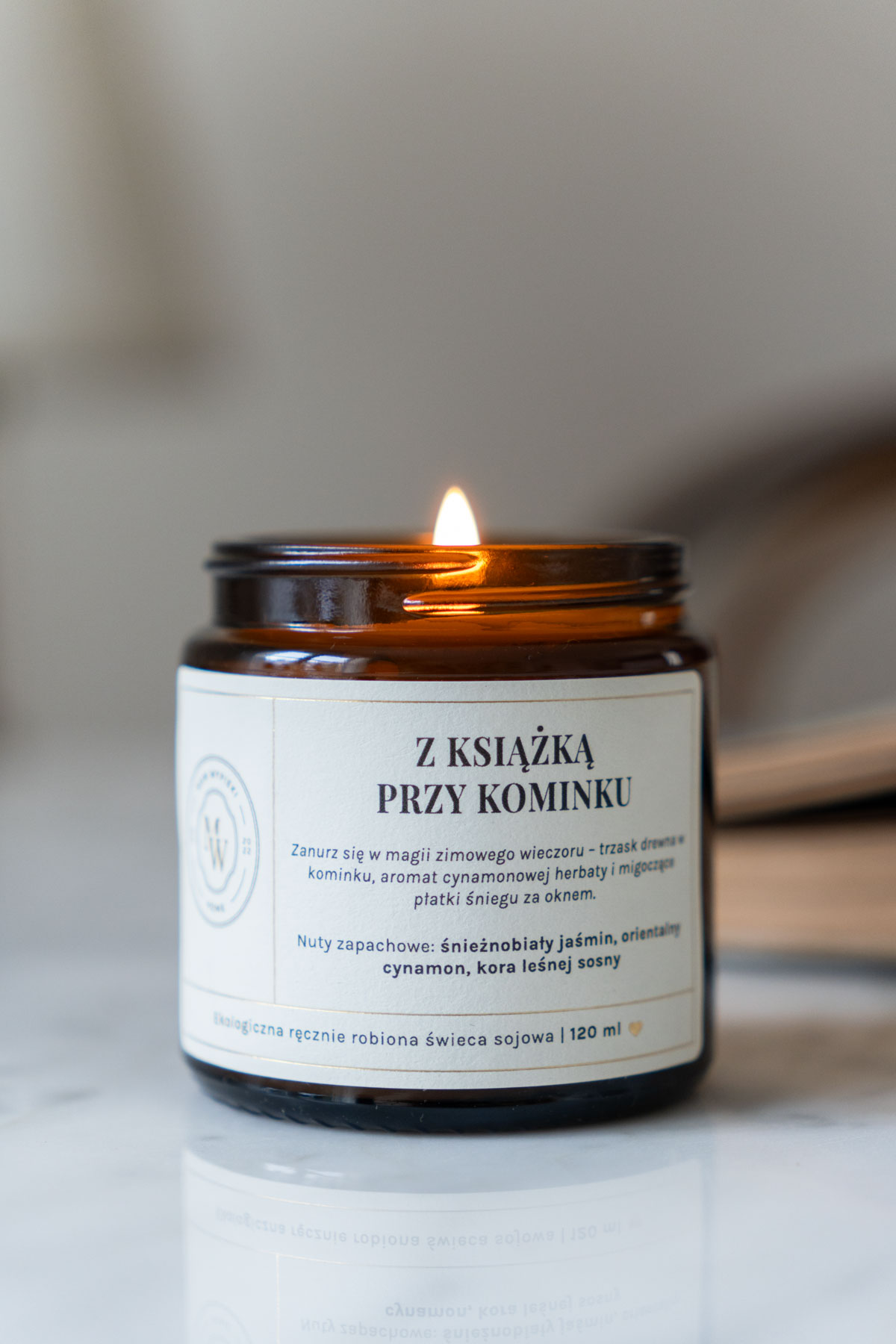 świeca sojowa "z książką przy kominku" 120 ml