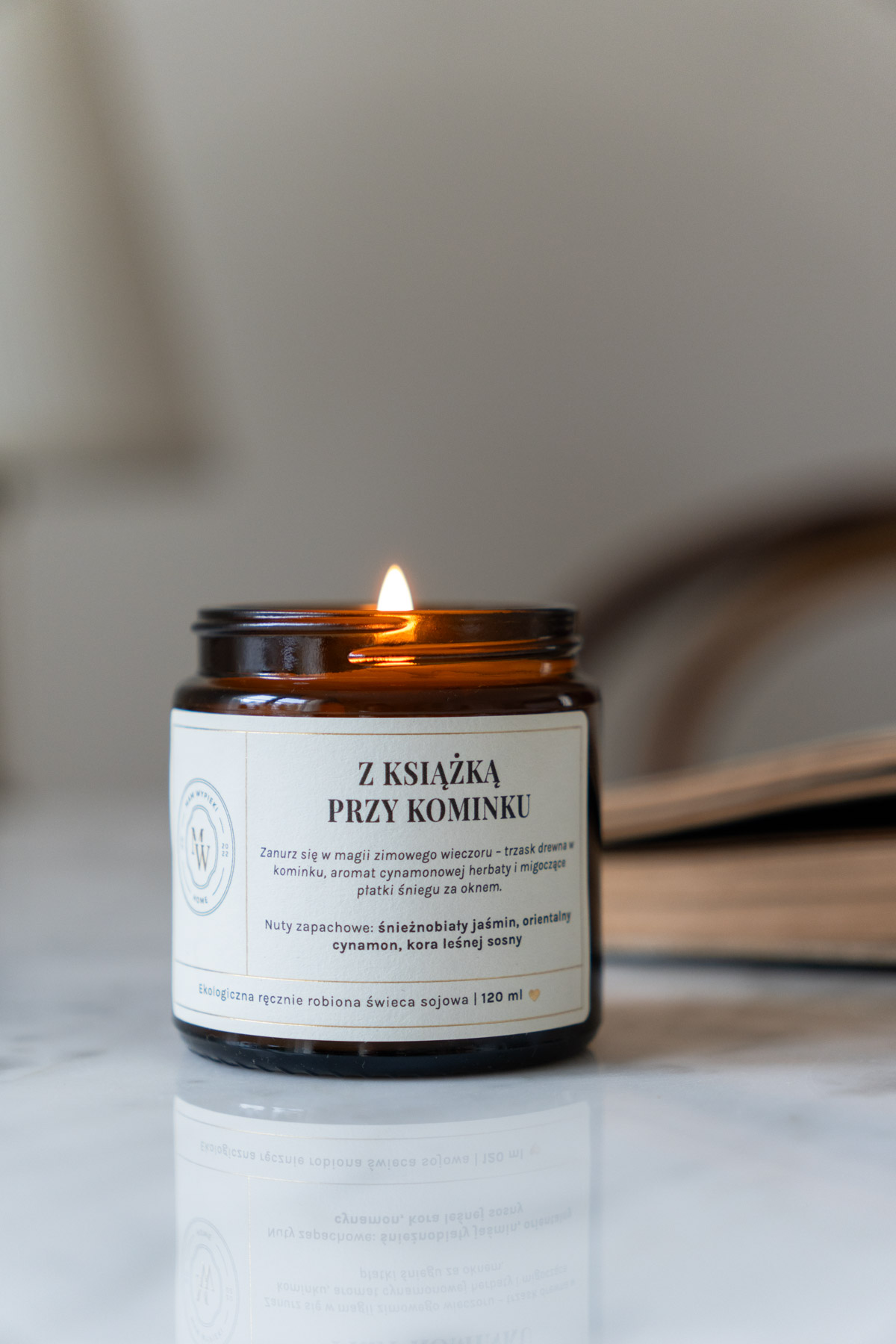 świeca sojowa "z książką przy kominku" 120 ml