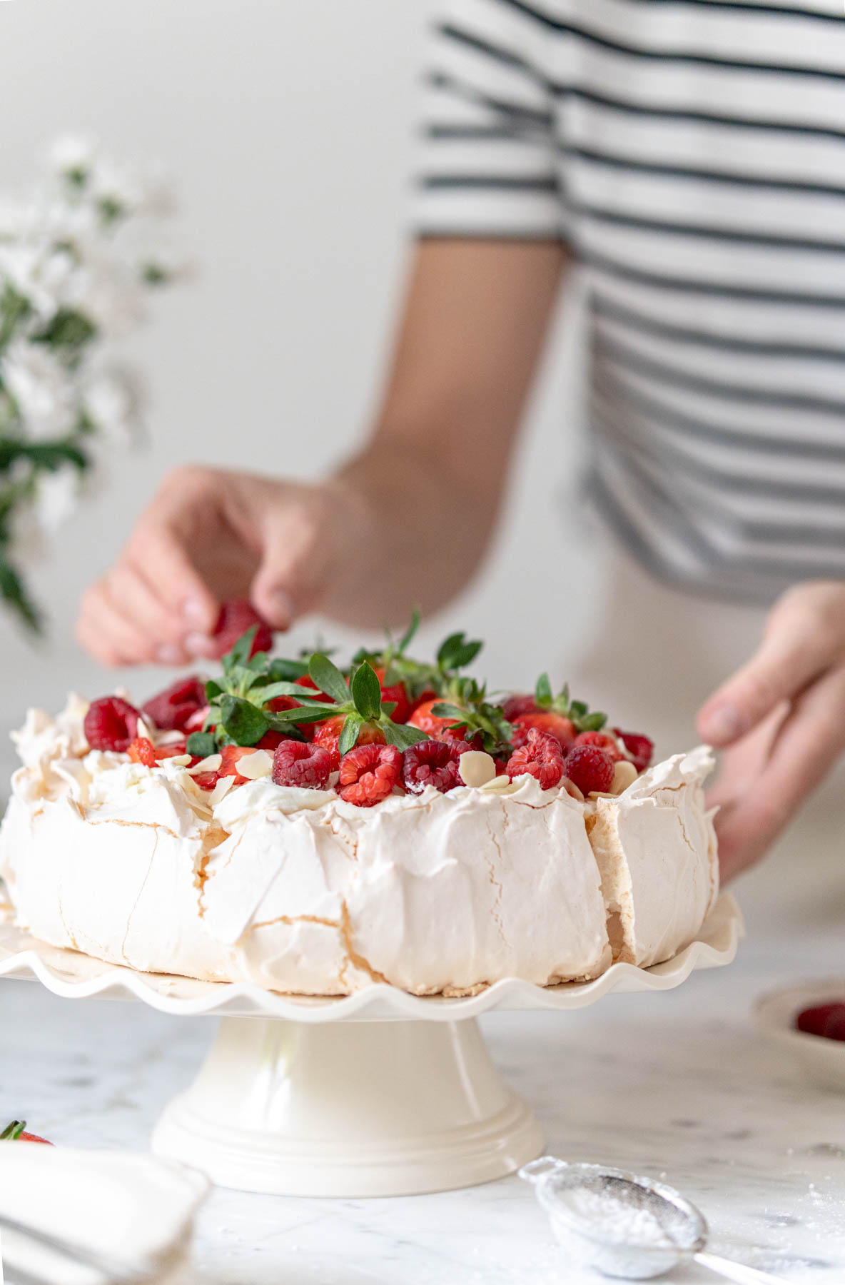 beza z mascarpone i owocami