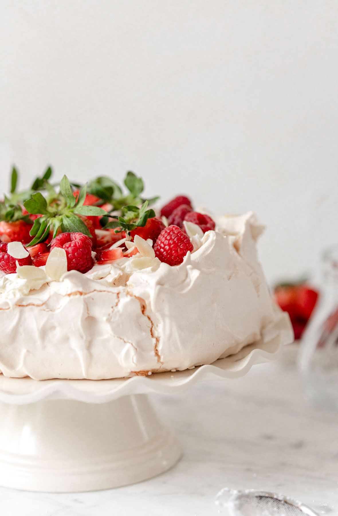 beza z mascarpone i owocami