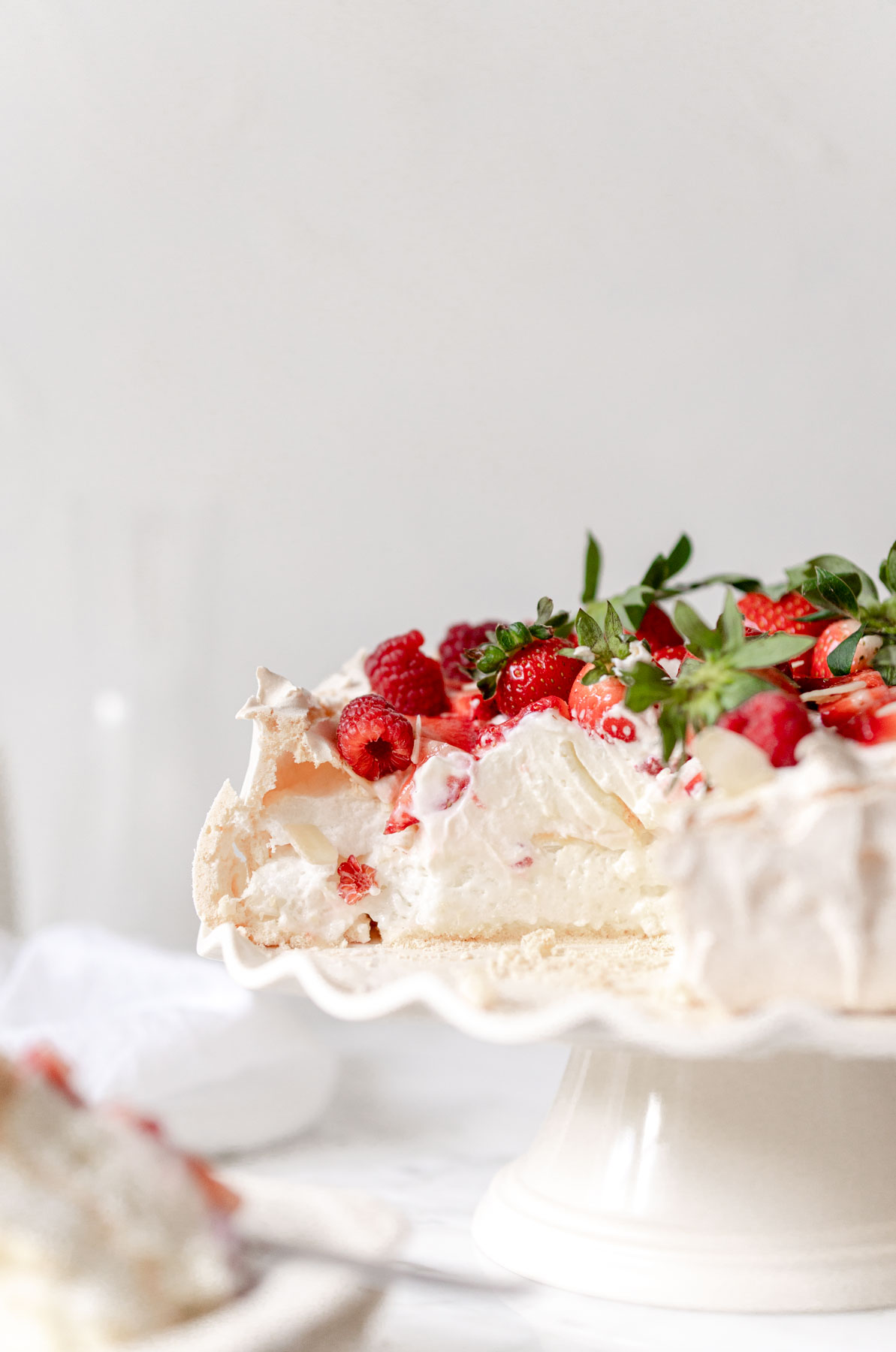 beza z mascarpone i owocami