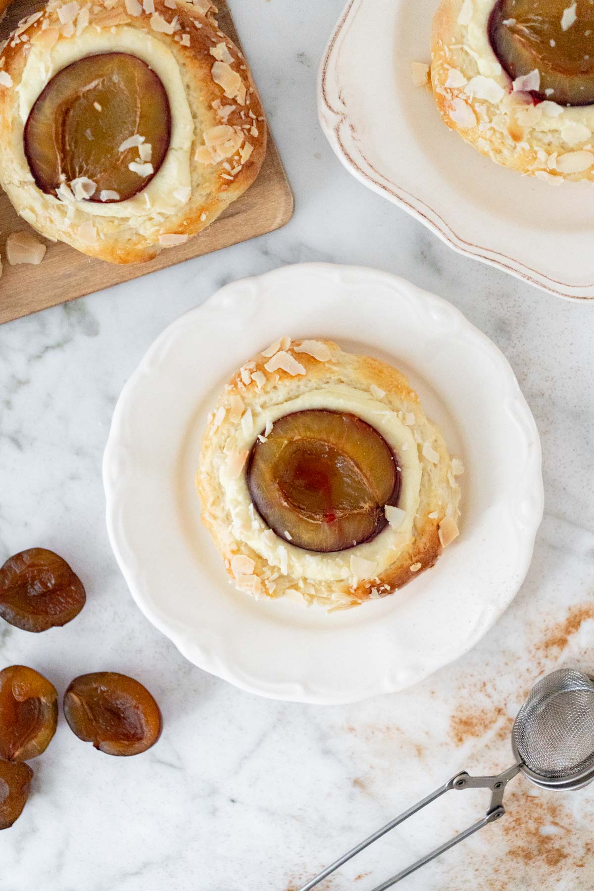 drożdżówki ze śliwkami