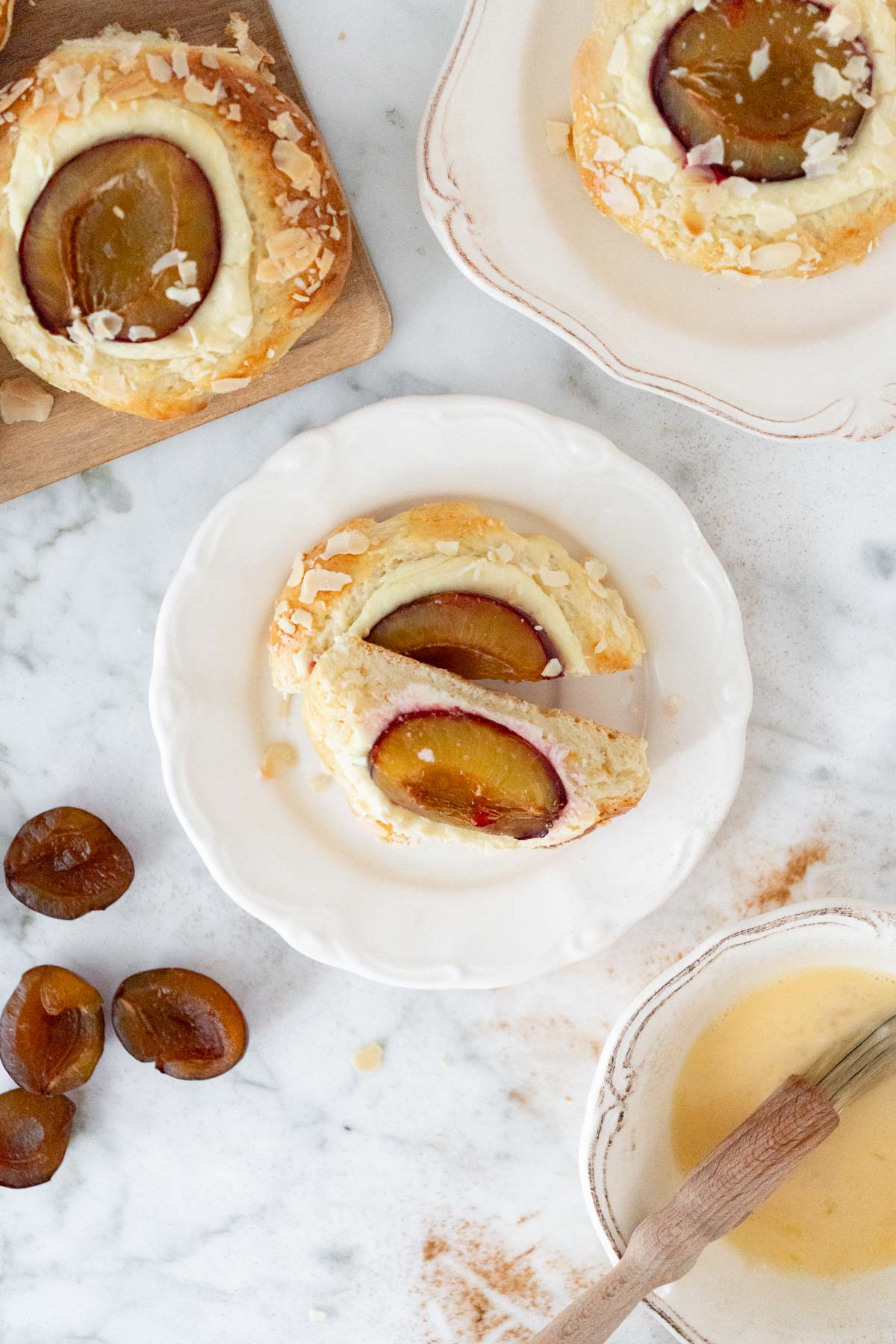 drożdżówki ze śliwkami