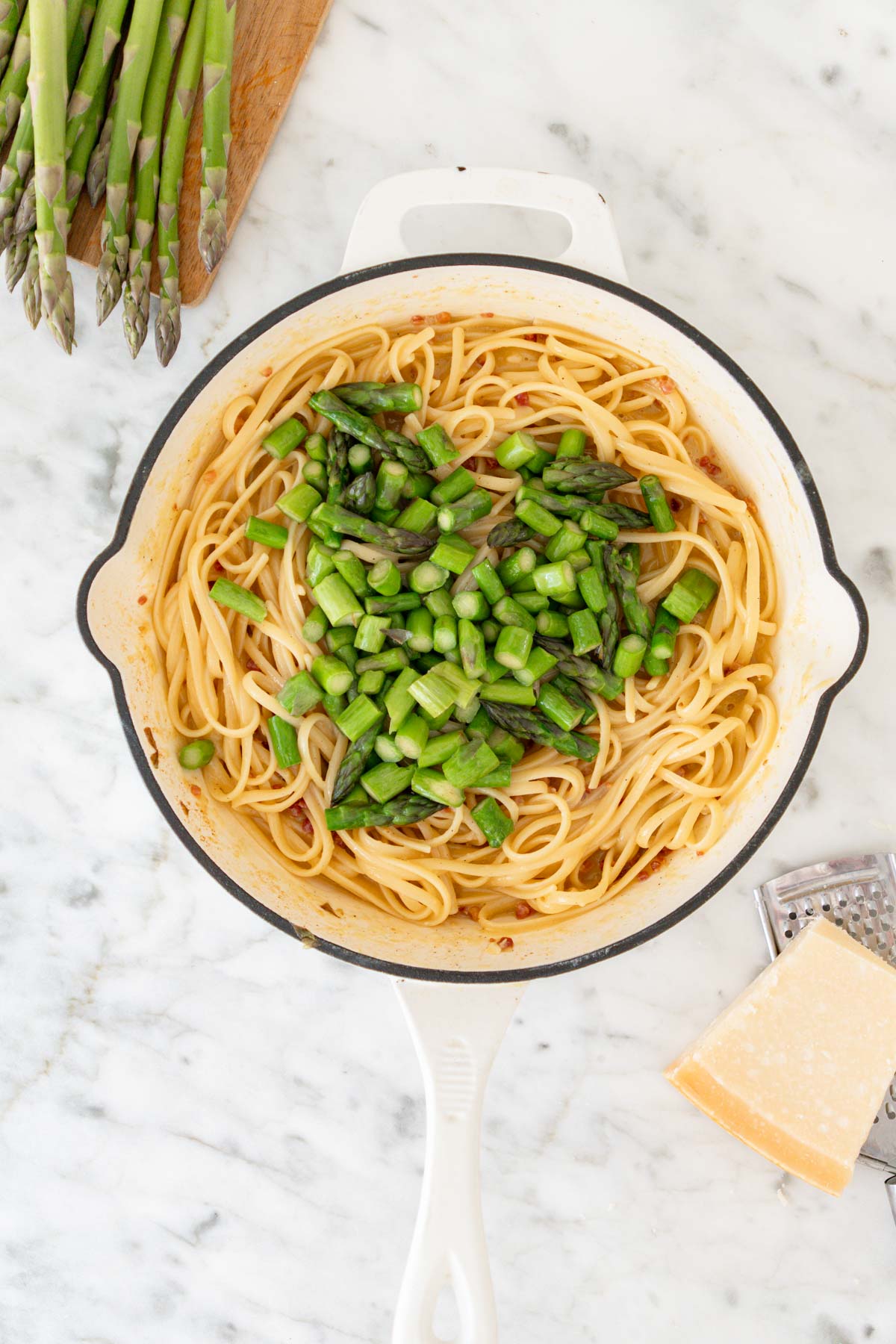 makaron ze szparagami