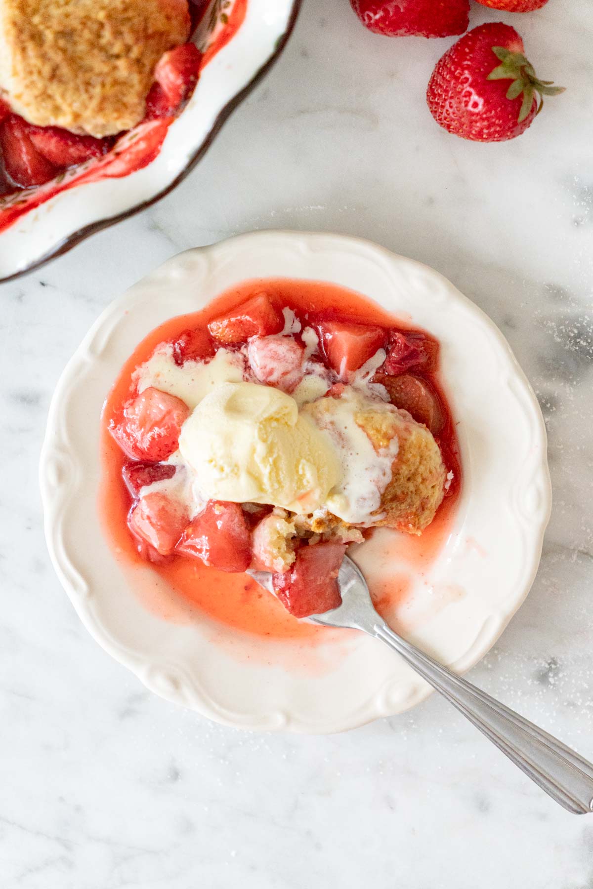cobbler z truskawkami