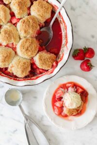 cobbler z truskawkami